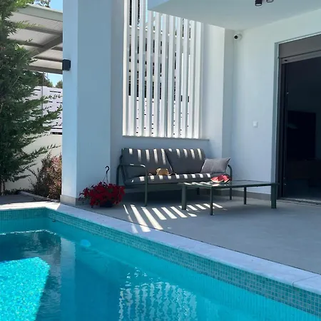 Villa Oasis Pool, 5 Min To Sea Polychrono